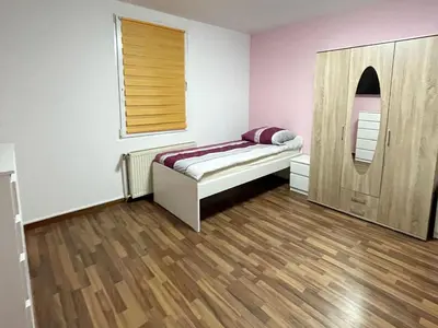 Ein Bett oder Betten in einem Zimmer der Unterkunft Spacious Apartment in Wuppertal