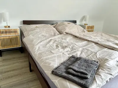 Ein Bett oder Betten in einem Zimmer der Unterkunft Komfort & Stil, Moderne Wohnung mit Fitnessraum