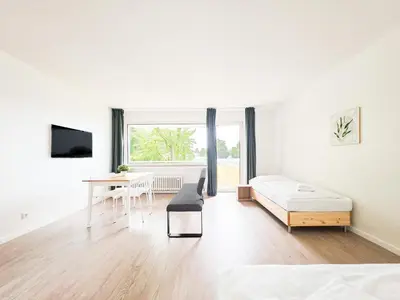 TV/Unterhaltungsangebot in der Unterkunft Tolstov Apartments - 3 Room Apartments with Balcony - 25 min Messe DUS
