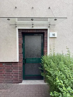 Eine Fassade oder ein Eingang zu Rüttenscheid Design Apartment mit Balkon Office