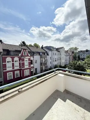Ein Balkon oder eine Terrasse in der Unterkunft Rüttenscheid Design Apartment mit Balkon Office
