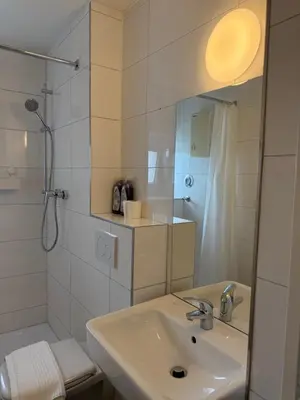 Ein Badezimmer in der Unterkunft Emmas Hostels Duisburg