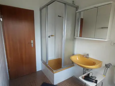 Ein Badezimmer in der Unterkunft Unterkunft Uni-nähe mit Garten