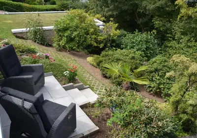 Ein Garten an der Unterkunft Gemütliche Komfortwohnung in ruhiger Grünlage - ideal für bis zu 3 Gäste