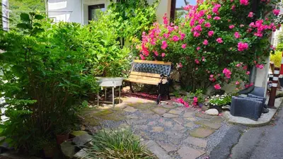 Ein Garten an der Unterkunft Kleine Auszeit
