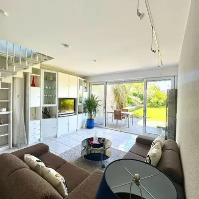Ruhige Wohlfühloase auf zwei Ebenen - mit Terrasse im Grünen und Balkon