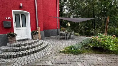 Ein Garten an der Unterkunft Ferienwohnung inmitten der Natur und Seen