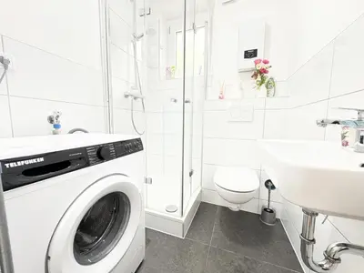 Ein Badezimmer in der Unterkunft Essen Stilvolles 2 Zimmer Apartment in City und Messenähe