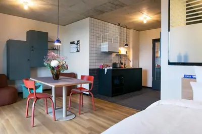 Küche/Küchenzeile in der Unterkunft STAYERY Bochum Ehrenfeld
