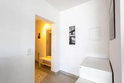 Ein Bett oder Betten in einem Zimmer der Unterkunft Rob's Suite - Zentrale Design-Suite am Opernplatz, 2 Zimmer, 2 Bäder und Top-Ausstattung