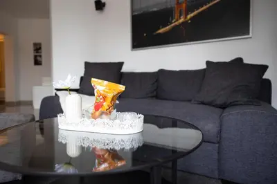 Ein Sitzbereich in der Unterkunft Rob's Suite - Zentrale Design-Suite am Opernplatz, 2 Zimmer, 2 Bäder und Top-Ausstattung