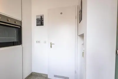 Küche/Küchenzeile in der Unterkunft Rob's Suite - Zentrale Design-Suite am Opernplatz, 2 Zimmer, 2 Bäder und Top-Ausstattung