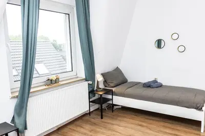 Ein Bett oder Betten in einem Zimmer der Unterkunft CosyHomes24 - Spacious with TOP traffic connection - UN02b