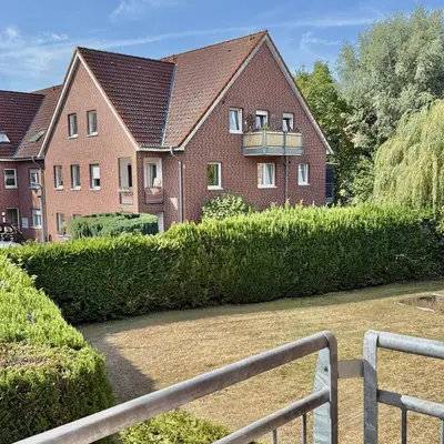 Ein Garten an der Unterkunft Neu renoviertes Apartment mit 2 Schlafzimmern, Küche & Waschtrockner - 900 m Zentrum Borken