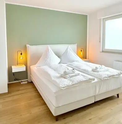 Ein Bett oder Betten in einem Zimmer der Unterkunft Neu renoviertes Apartment mit 2 Schlafzimmern, Küche & Waschtrockner nahe Zentrum Borken
