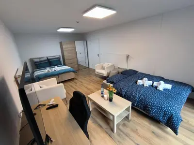 Ein Bett oder Betten in einem Zimmer der Unterkunft Deluxe Apartment mit 3 Schlafzimmern Hauptbahnhof und zentrumsnah