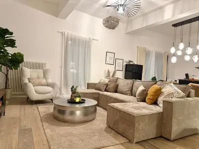 Ein Sitzbereich in der Unterkunft Loft I 3 Min bis Hbf I Netflix I Boxspring Betten