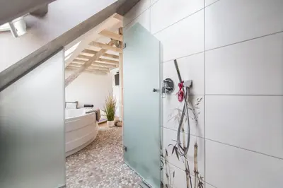 Ein Badezimmer in der Unterkunft Wellness Suiten mit Whirlpool am Stadtrand von Essen
