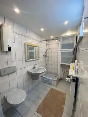 Ein Badezimmer in der Unterkunft Helles, gepflegtes Souterrain Apartment in ruhiger Lage