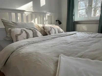 Ein Bett oder Betten in einem Zimmer der Unterkunft Das Ministerhaus - historisches Anwesen für Gruppen und Seminare