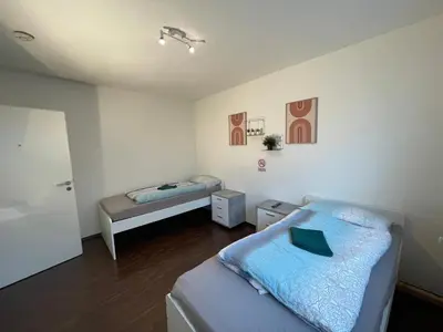 Ein Bett oder Betten in einem Zimmer der Unterkunft Moderne Monteurzimmer Vu