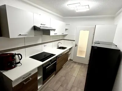 Küche/Küchenzeile in der Unterkunft Modern Apartment with Balcony in Duisburg