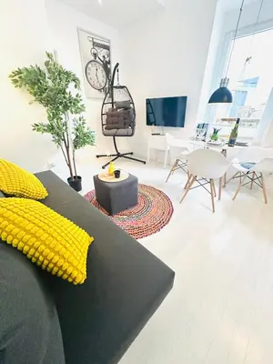 TV/Unterhaltungsangebot in der Unterkunft Mola Apartments- Trendiges Apartment in der City-Nähe Dortmund-Terrasse-3 Gäste-WLAN
