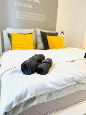 Ein Bett oder Betten in einem Zimmer der Unterkunft Mola Apartments- Trendiges Apartment in der City-Nähe Dortmund-Terrasse-3 Gäste-WLAN