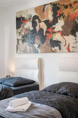 Ein Bett oder Betten in einem Zimmer der Unterkunft Prime Art Gallery Apartment Zentrale Lage Essen