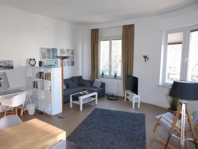Ein Sitzbereich in der Unterkunft Bright, friendly flat in a well-maintained old building