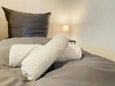 Ein Bett oder Betten in einem Zimmer der Unterkunft SASI HOMES - WorkBase
