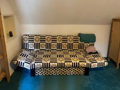 Ein Sitzbereich in der Unterkunft Ruhiges ganzes Apartment Self Check-in 45 m zwei Zimmer Groses Bad Badewanne Kochnische