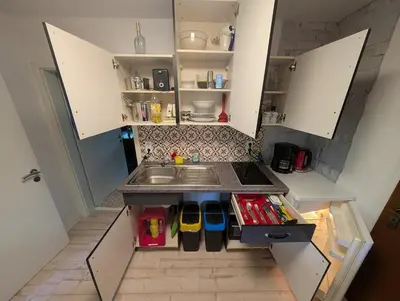 Küche/Küchenzeile in der Unterkunft Blaues Haus - kleinere Doppelhaushälfte in Stadtkernnähe mit traumhaftem Bad und Küche
