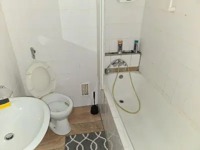Ein Badezimmer in der Unterkunft Bett im Durchgangszimmer