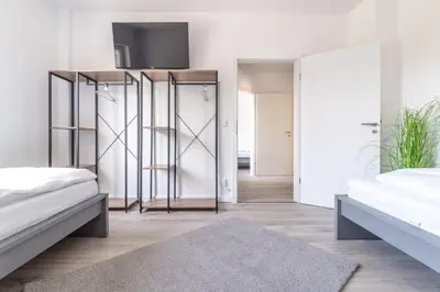 Ein Bett oder Betten in einem Zimmer der Unterkunft Workers Home W136 l 2 Schlafzimmer für 4 Personen