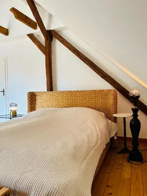 Ein Bett oder Betten in einem Zimmer der Unterkunft b e d & a g e d e s i g n -large- wunderschönes Zimmer mit Bad - Rechnungserstellung für Geschäftsreisende & Firmen
