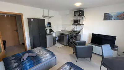 Küche/Küchenzeile in der Unterkunft Moderne kleine Wohnung im Ex-Studentenwohnheim in Essen