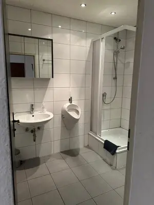 Ein Badezimmer in der Unterkunft Helle Wohnung für 8 Personen mit 4 Schlafzimmern