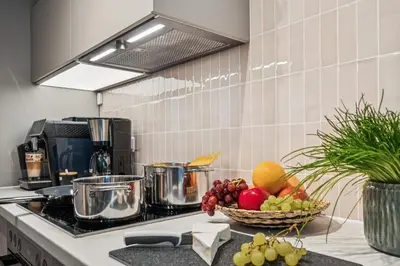 Küche/Küchenzeile in der Unterkunft Deluxe! 15min Messe & Uniklinik, Arbeitsplatz, Boxspring