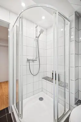 Ein Badezimmer in der Unterkunft Deluxe! 15min Messe & Uniklinik, Arbeitsplatz, Boxspring