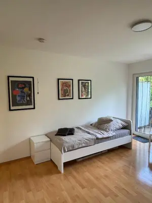 Ein Bett oder Betten in einem Zimmer der Unterkunft Sonniges CityNest Apartment mit Balkon und bester Verkehrsanbindung Komplette Unterkunft