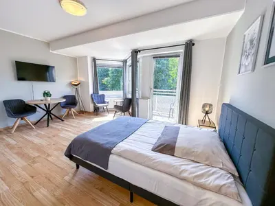 Ein Bett oder Betten in einem Zimmer der Unterkunft Stadtwald Langzeit-Apartment - Küche - Waschmaschine - S-Bahn direkt