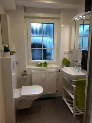 Ein Badezimmer in der Unterkunft Cozy basement apartment in Mettmann