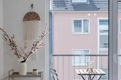 Ein Balkon oder eine Terrasse in der Unterkunft Bunker Retreat-Messe Essen-Self Check-in-5P-DUS-WIFI