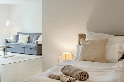 Ein Bett oder Betten in einem Zimmer der Unterkunft Bunker Retreat-Messe Essen-Self Check-in-5P-DUS-WIFI
