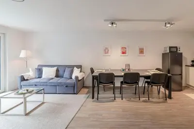 Ein Sitzbereich in der Unterkunft Bunker Retreat-Messe Essen-Self Check-in-5P-DUS-WIFI