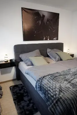 Ein Bett oder Betten in einem Zimmer der Unterkunft M House Do Modernes Privatzimmer mit Balkon & Self Check-in