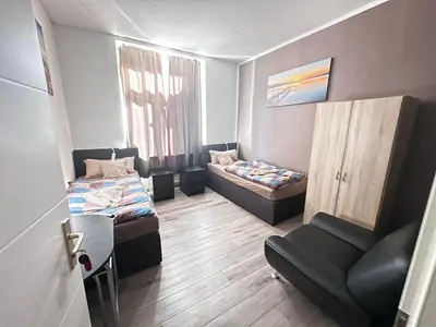 Ein Bett oder Betten in einem Zimmer der Unterkunft Lavalya Zimmervermittlung Wuppertal
