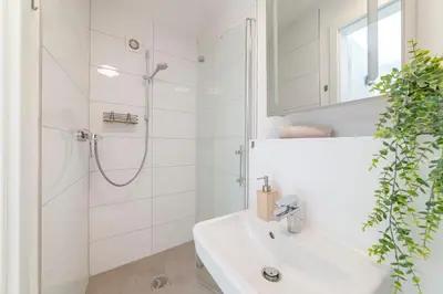 Ein Badezimmer in der Unterkunft SpaceStays Bunker Messe Apartment Wi-Fi TV