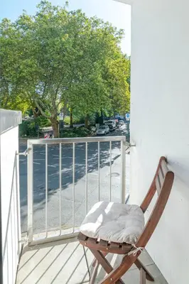 Ein Balkon oder eine Terrasse in der Unterkunft SpaceStays Bunker Messe Apartment Wi-Fi TV